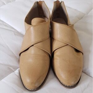 Olive street Leather‎ loafer size 7 Tan Cross Over Top